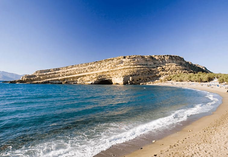 Visiter la Crète sans voiture permet de voir ce magnifique paysage de plage